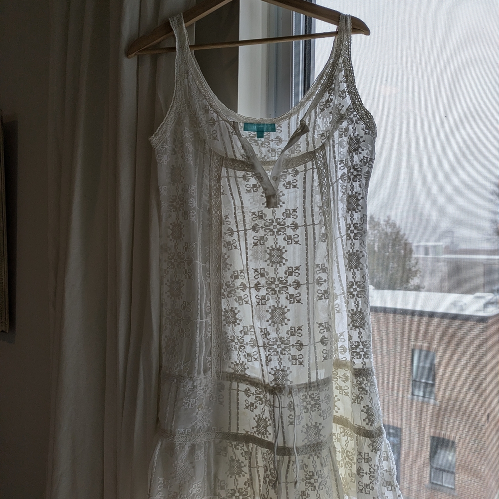 White Lace Sleeveless Dress